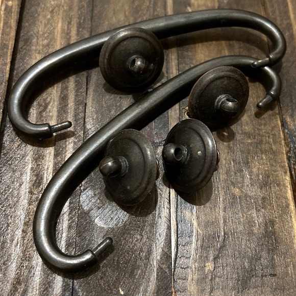 Pair of Cabinet Pulls w/Hardware - Picture 1 of 6